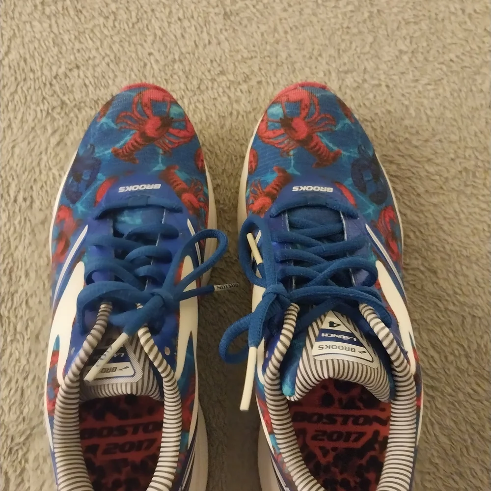 Brooks Running Shoes with Red Lobster Print - Blue - Picture 3 of 5